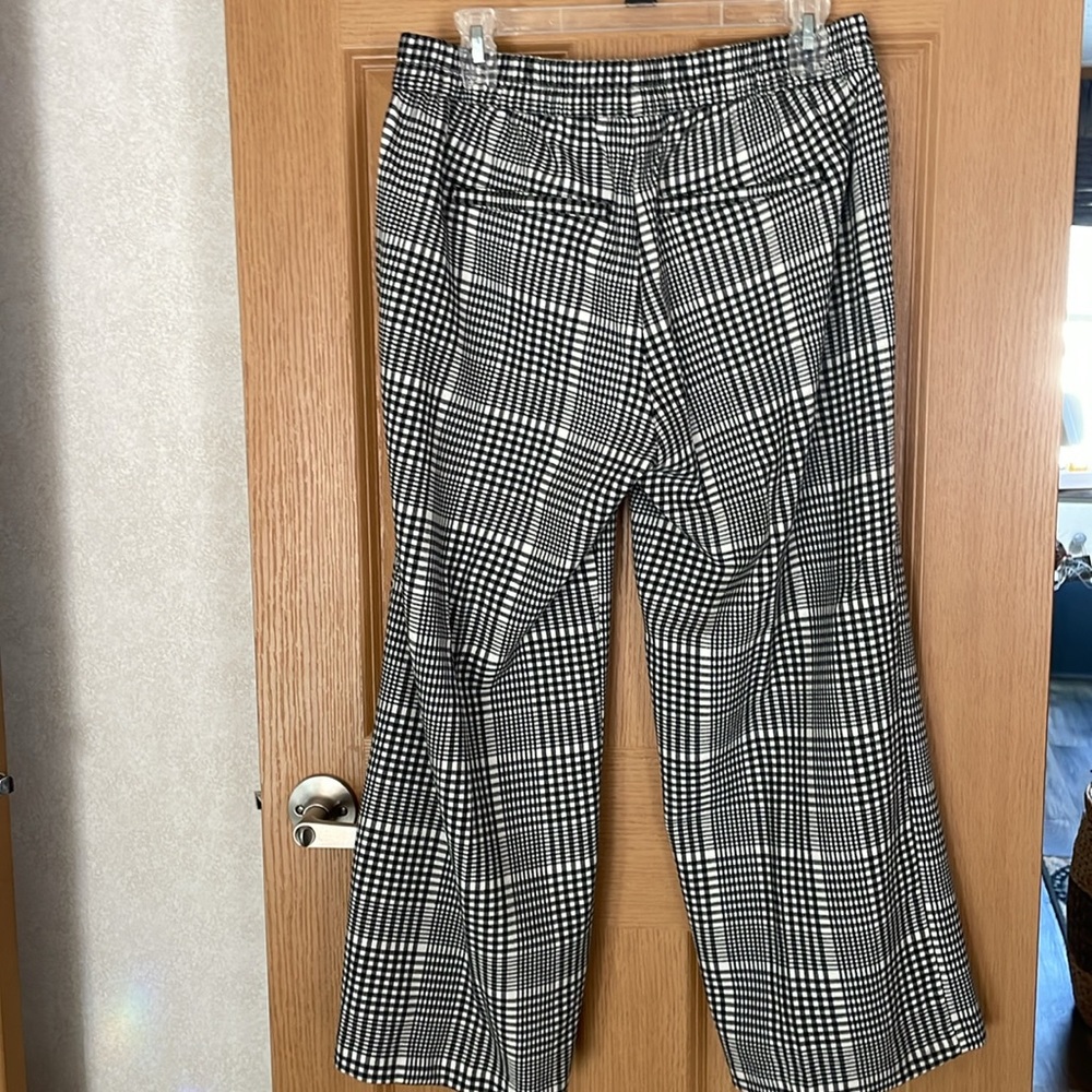 Old Navy elastic waist, wide leg, 2 pocket, polyester pants - Picture 5 of 6